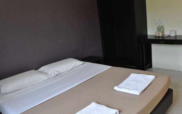 EQ Ferringhi Hotel