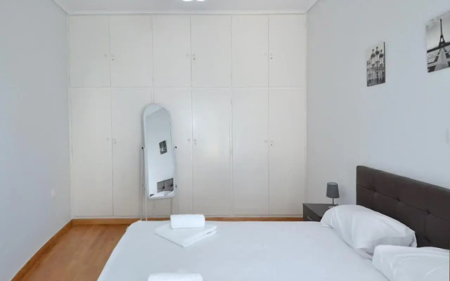A spacious minimal apatment at Chalandri