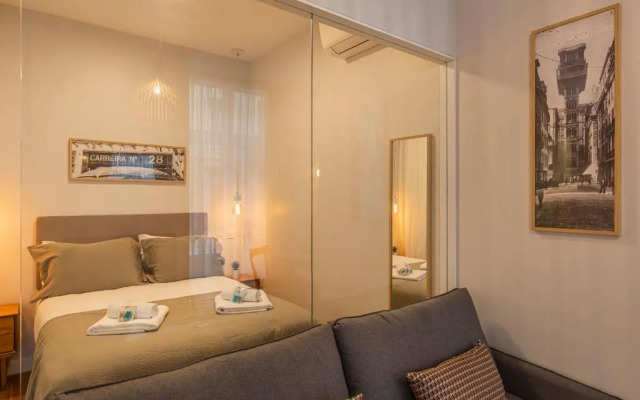 Upscale & Trendy flat in the Center