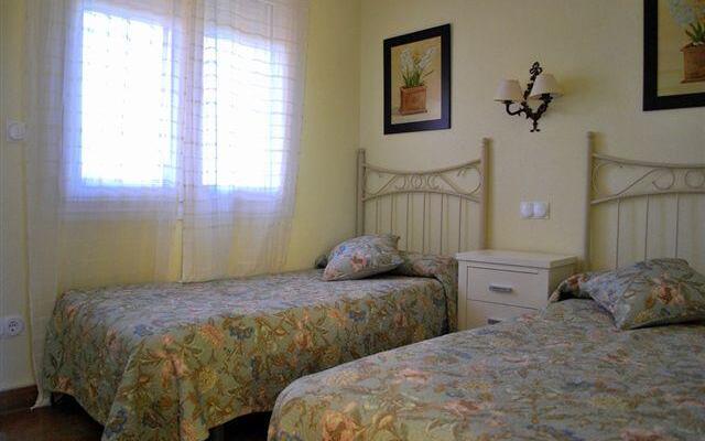 Отель Apartamentos y Villas Oliva Nova Golf Resort Испания, Олива - отзывы, цены и фото номеров - забронировать отель Apartamentos y Villas Oliva Nova Golf Resort онлайн вид на фасад