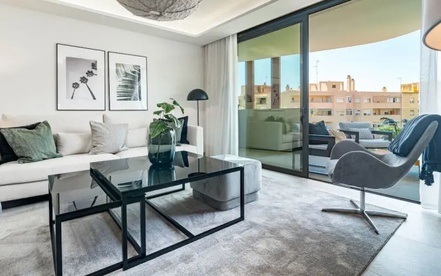 Inf3.3k- Stunning City Apartment Close to Beaches