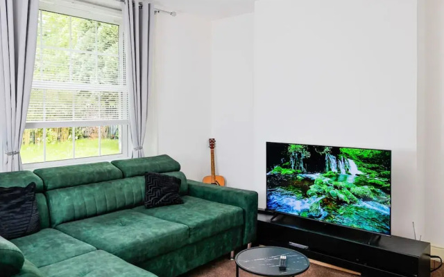 Immaculate 3-bed Cottage in Hampton