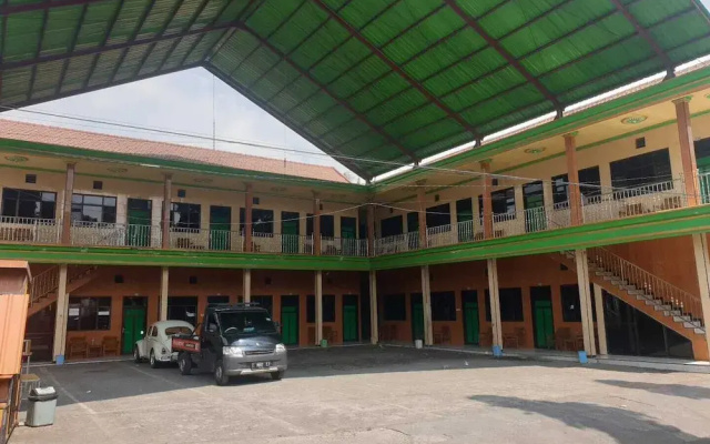 Hotel O Houstel Darma Syariah