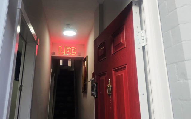 The Red Lounge House - sleeps 14