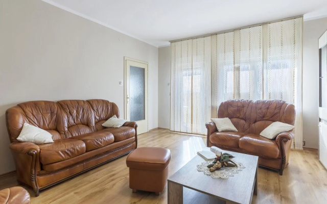 Amazing Home in Sumber With Wifi and 4 Bedrooms