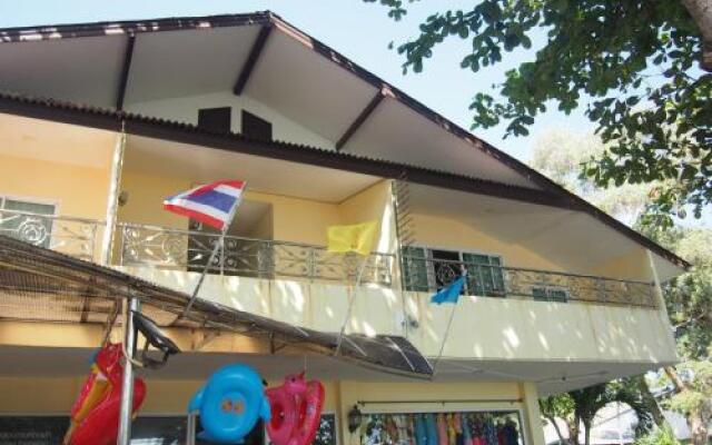 Отель Nong Nuey Rooms Таиланд, Ко Самет - отзывы, цены и фото номеров - забронировать отель Nong Nuey Rooms онлайн вид на фасад