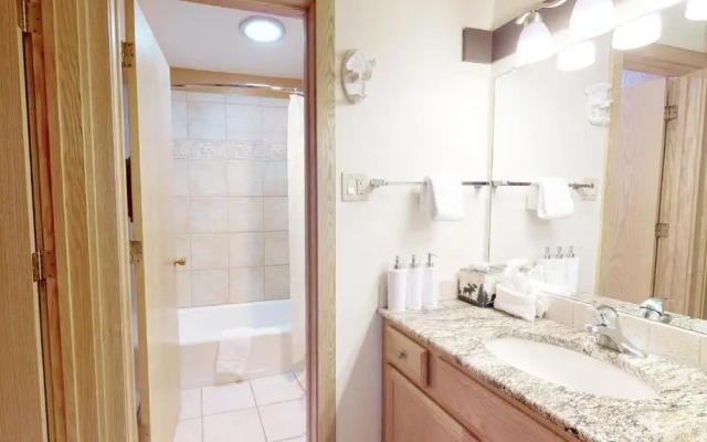 Laurelwood Condominiums Studio Premier Unit 109