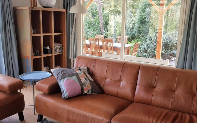 Great villa with recreation room and huge garden