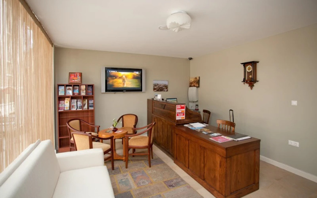 Mono Suites