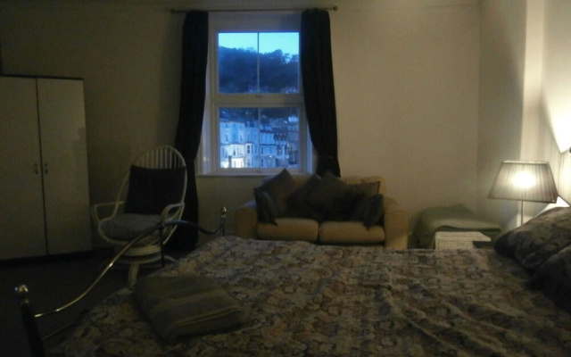 Charming Seafront 2-bed Apartment in Llandudno