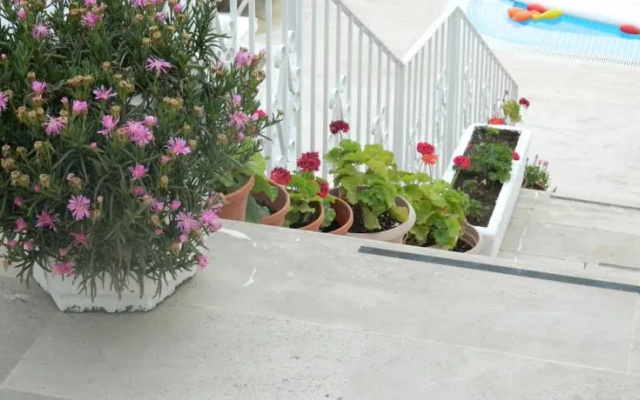 Ugur Hotel