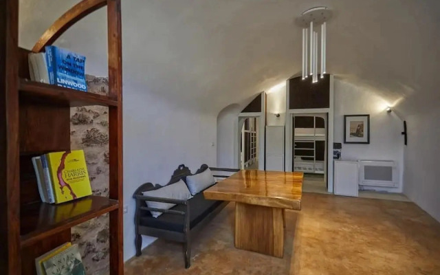 Hostel 16 Oia