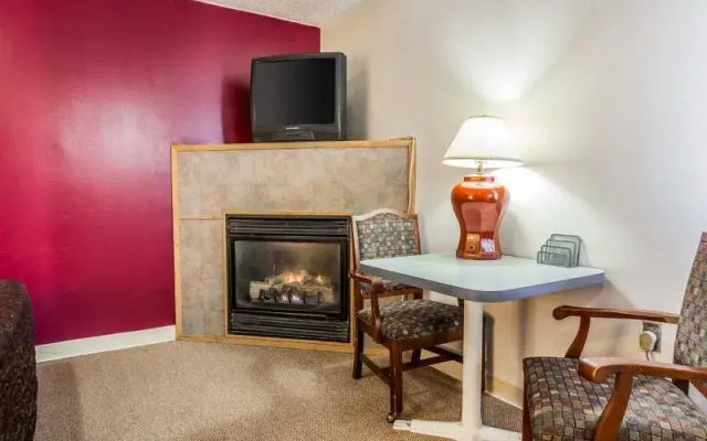 Rodeway Inn & Suites