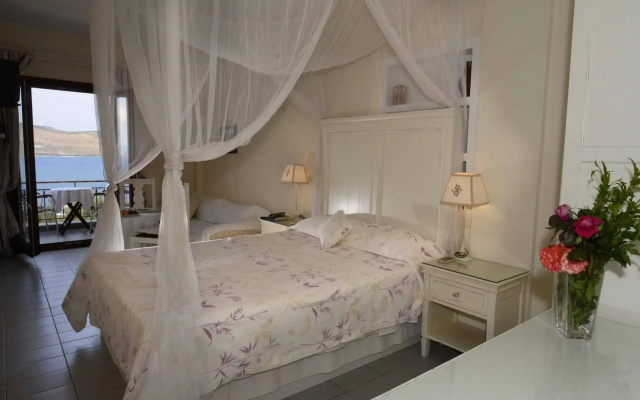 Clara Hotel