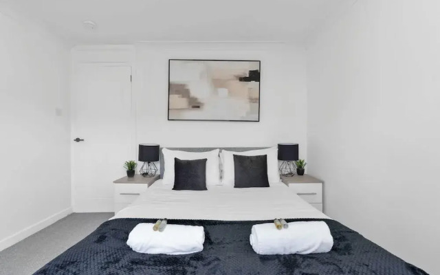 Stylish 4bed Home Free Parking 20 Min to Edinburgh