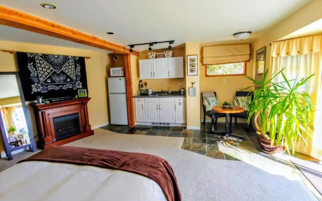 Secret Beach B&B Suites