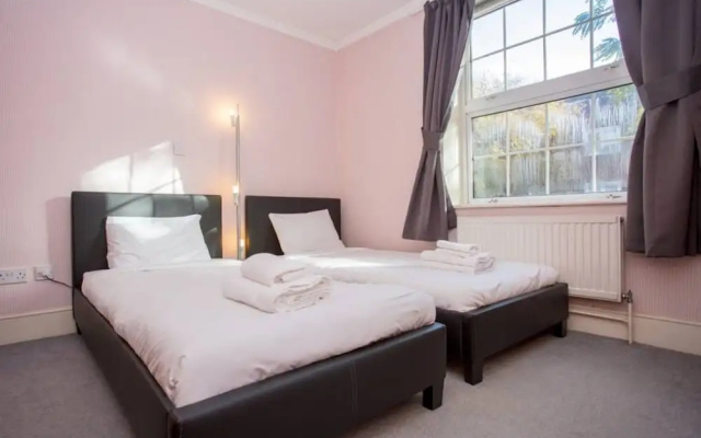 Sunny Flat in Islington