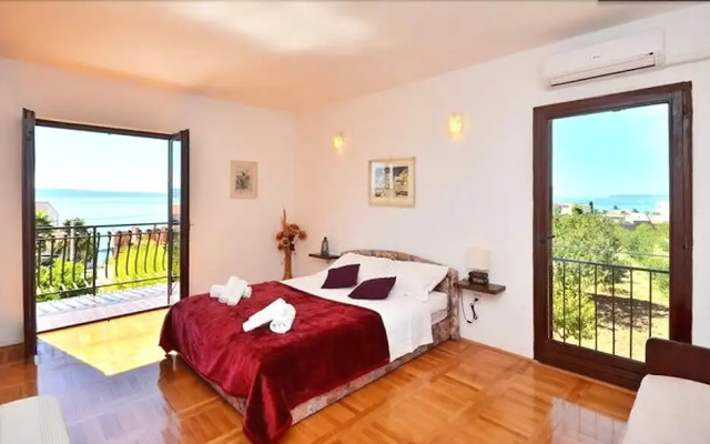 Nice and sea view apartment in Podstrana