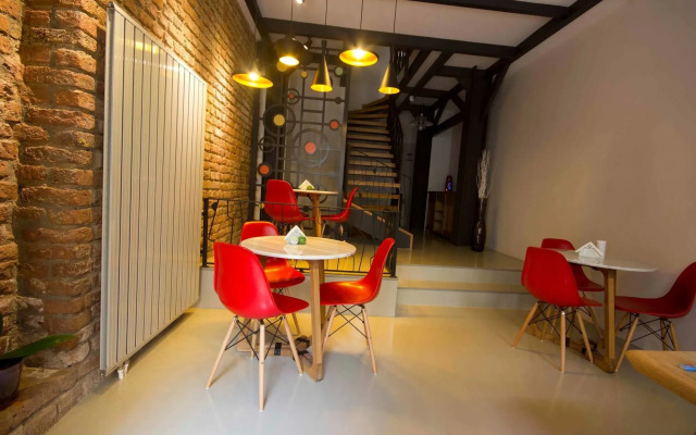 Calanthe Residence