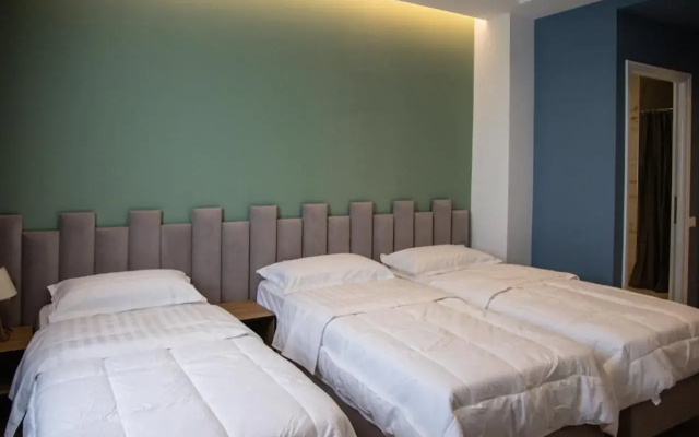 Hotel Blini