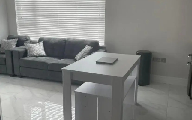 Apt 3, Lisvarna House