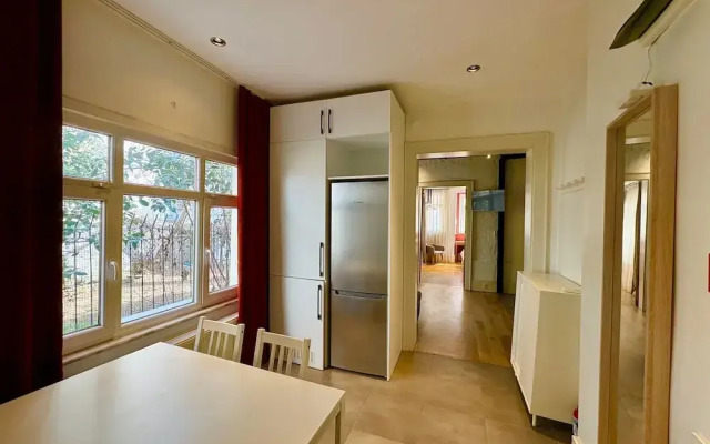 Galata Port Flats Chakra 2
