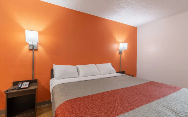 Motel 6 Bryan, TX - University Area