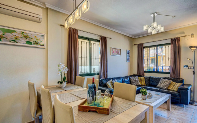 Inviting Holiday Home in Orihuela with Garden
