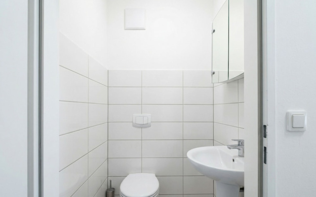 Only 15 Min to Center - Comfortable 1BR Apartment with TV & WIFI