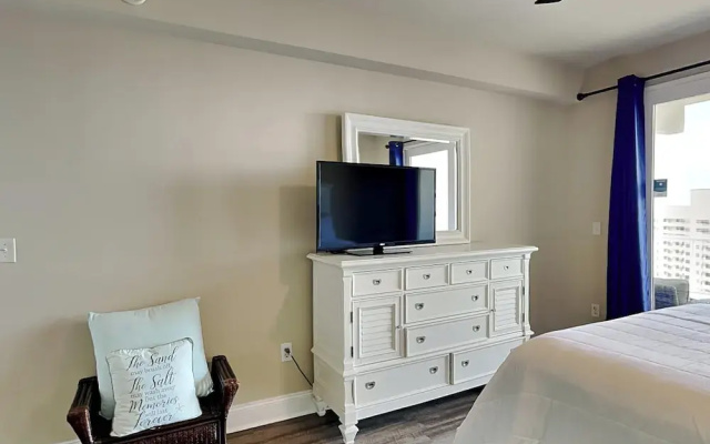 Laketown Wharf #1126 by Resort Collection