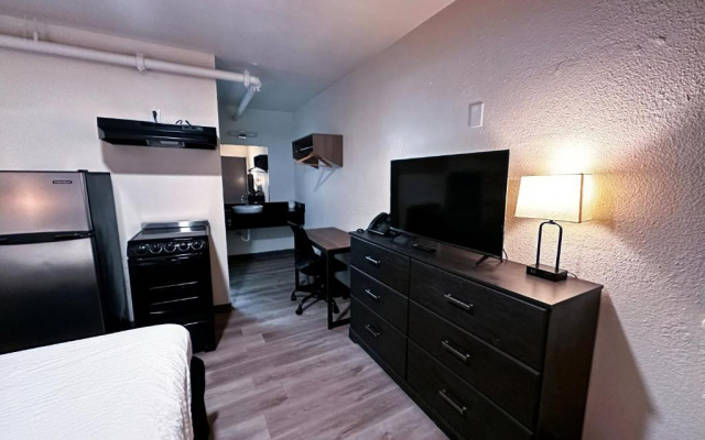 Studio City Suites, A Travelodge By Wyndham
