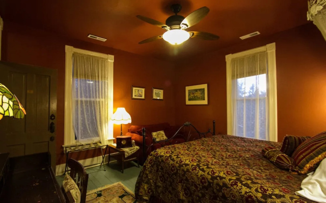 Swantown Inn