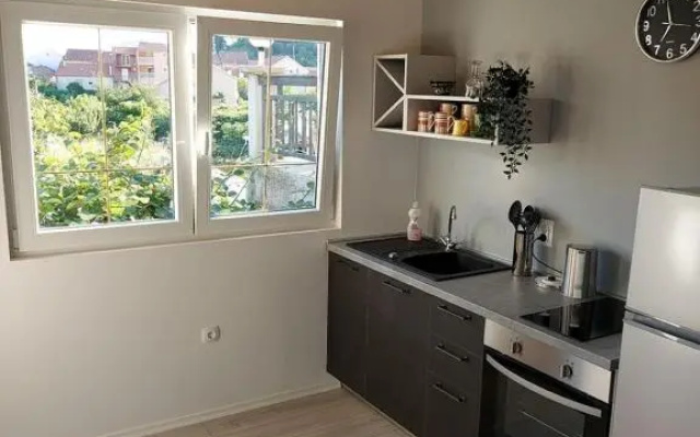 Apartments Ivana - free parking and 100m from the beach