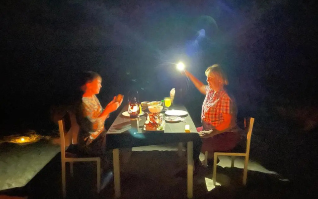 Mandhoo Inn