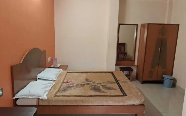 Sri Vinayaka Lodge