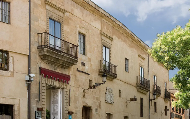 Отель NH Collection Cáceres Palacio de Oquendo