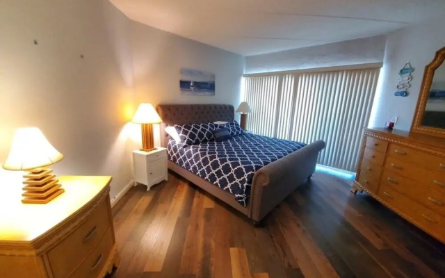 Island House G234 2 Bedroom Condo by Redawning