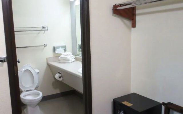 Motel 6 Concordia, MO