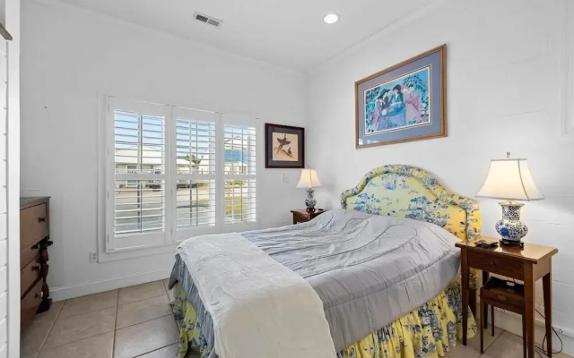 Salt Life 3 Bedroom Home by RedAwning