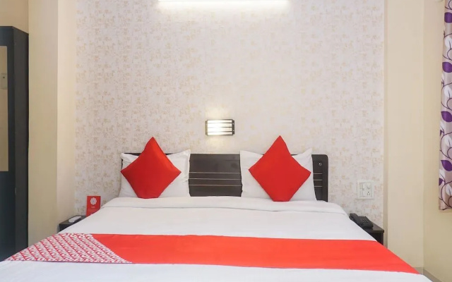 OYO 18497 Eiast Field Hotel