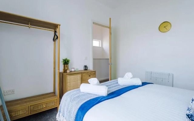 Rest&Recharge at Lloyd House by the Etihad w 3Bedrooms&4Beds&FreeParking