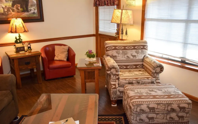 COUNTRY SPRING - 2 Br Cabin