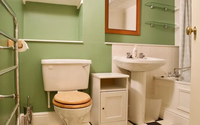 2 Bedroom Abbeyhill Apartment
