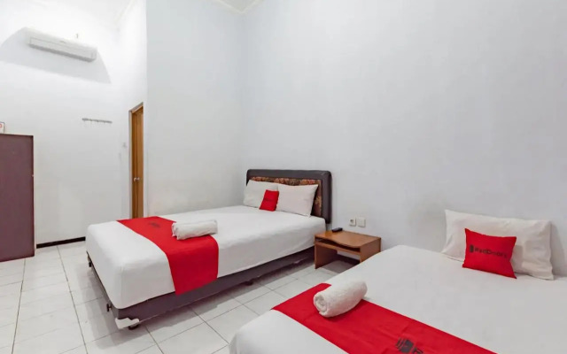 RedDoorz @ Ciliwung Street