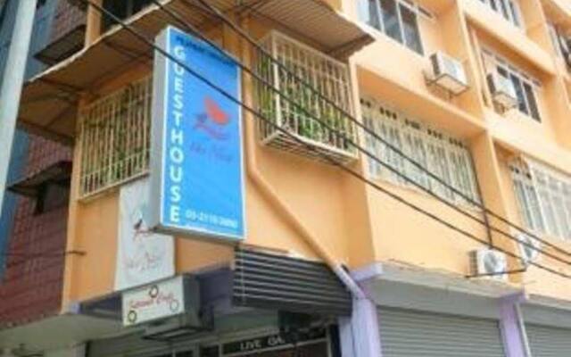 Отель Orange Pekoe Guesthouse Малайзия, Куала-Лумпур - отзывы, цены и фото номеров - забронировать отель Orange Pekoe Guesthouse онлайн вид на фасад