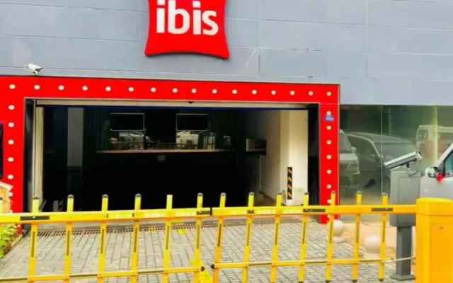 ibis Qingdao Xinduxin CapitaMall Hotel