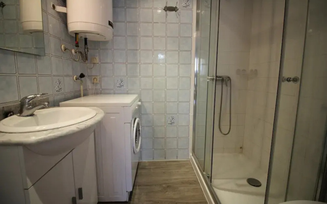 Family Apartment Near the Beach
