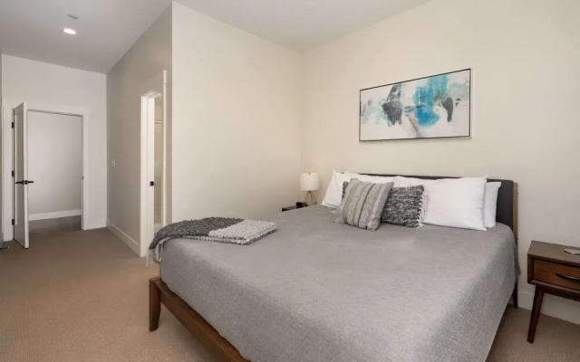 Downtown Flat 2 Bedroom Condo