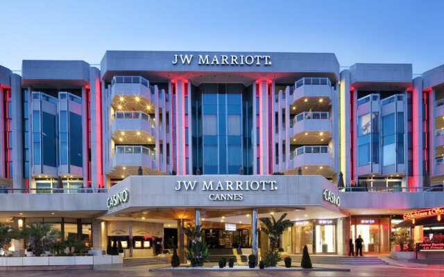Отель JW Marriott Cannes вид на фасад