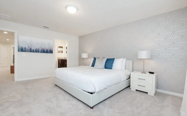 5 bed Town Home With Pool